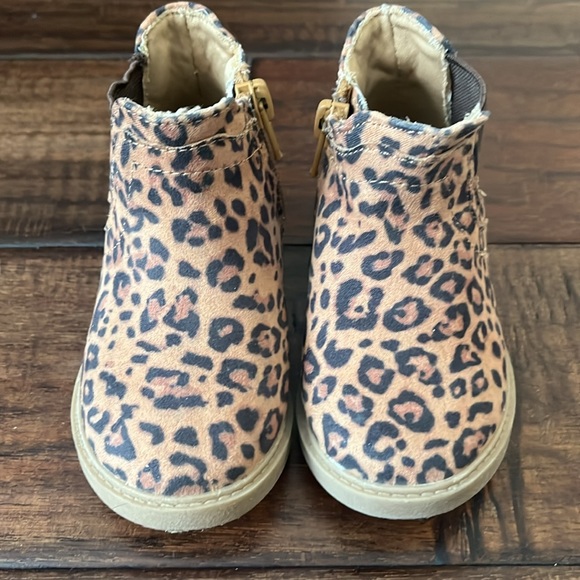 Tucker + Tate Leopard Booties Size 5 - Picture 2 of 4